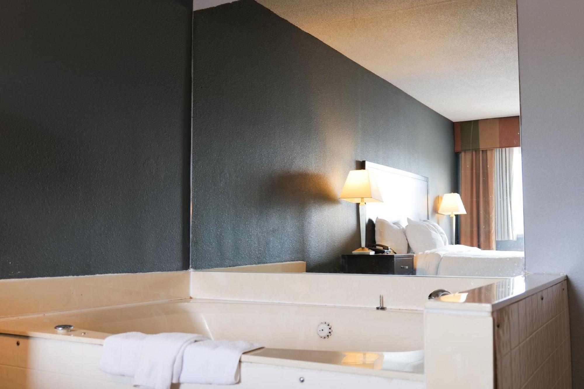 Hotel Baymont By Wyndham Flint Airport North Zewnętrze zdjęcie